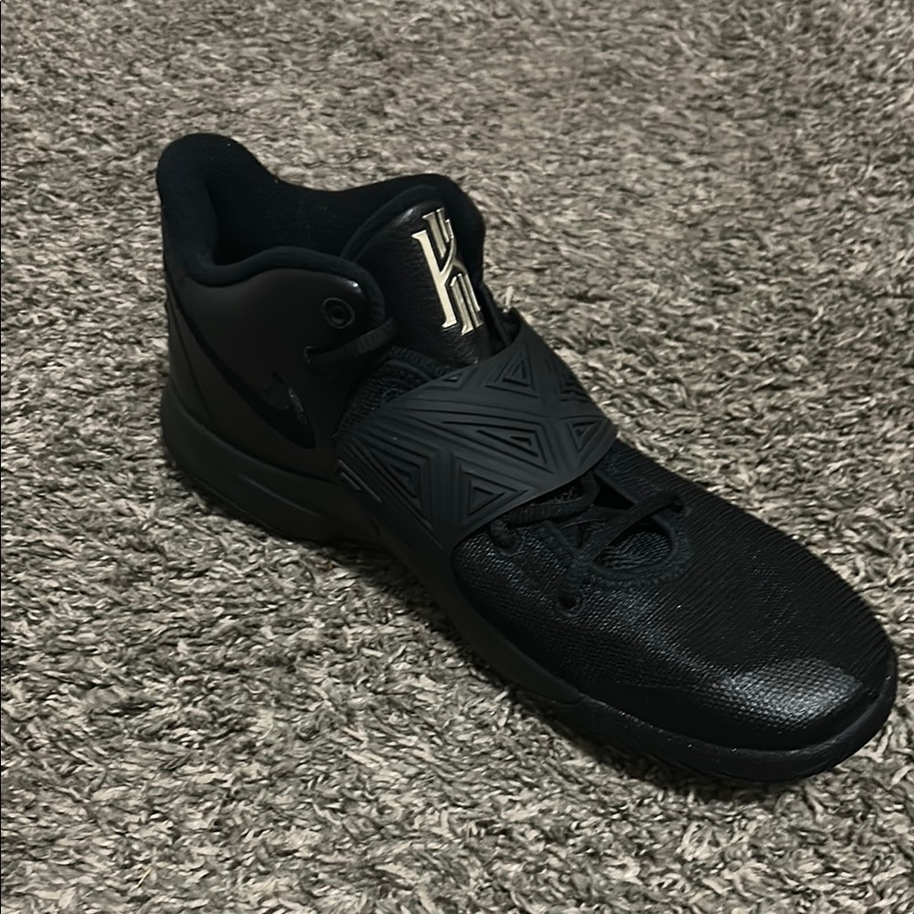 Nike Kids Black and Silver Sneakers - Picture 3 of 4